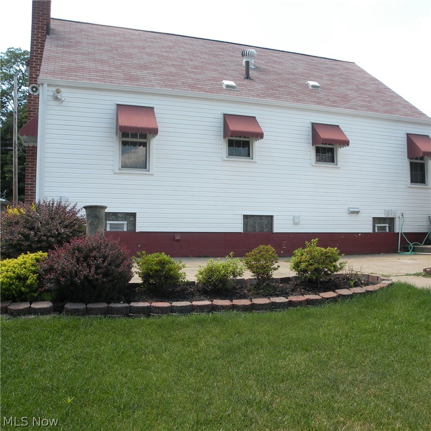 403 Rutland Street Akron, OH 44305 - Photo 26 of 26 Beautiful picture of well maintained house and yard, along with back patio and again notice the details of this home.