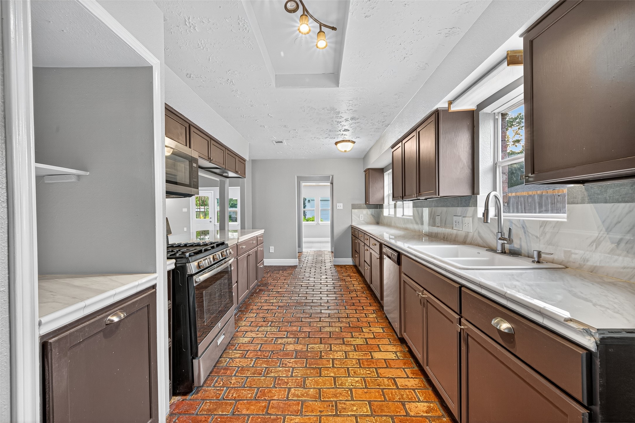 2006 Millhouse Road Houston, TX 77073 - Photo 25 of 42 Kitchen