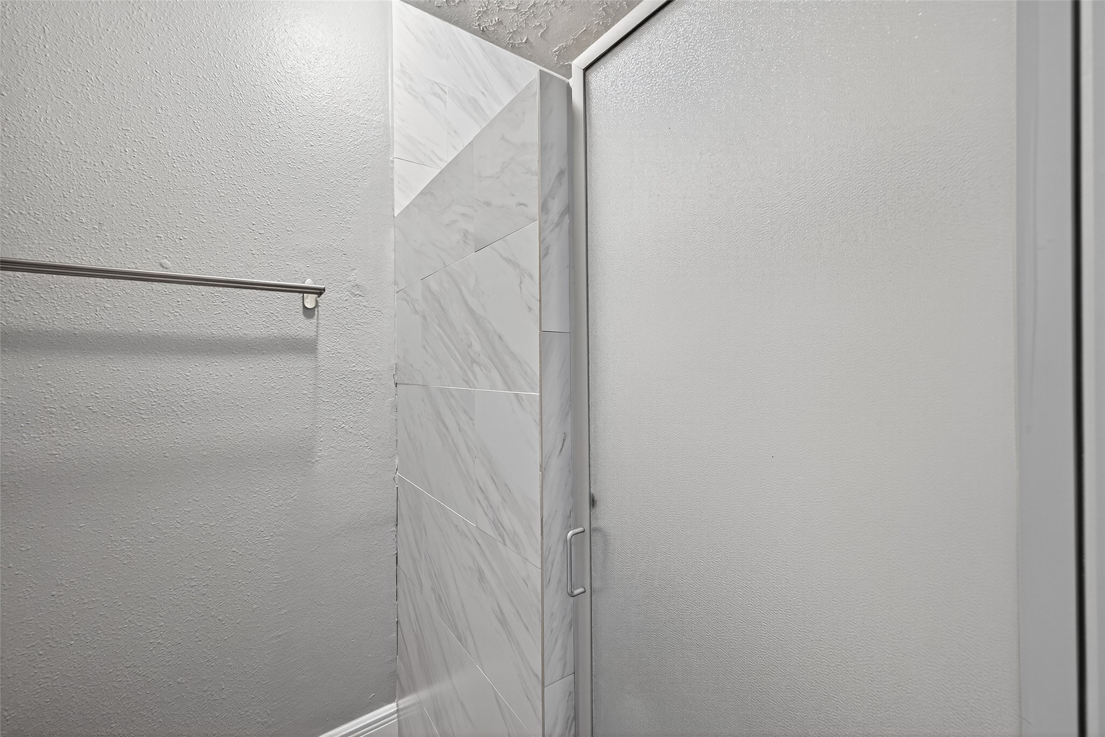 2006 Millhouse Road Houston, TX 77073 - Photo 28 of 42 Primary Bathroom