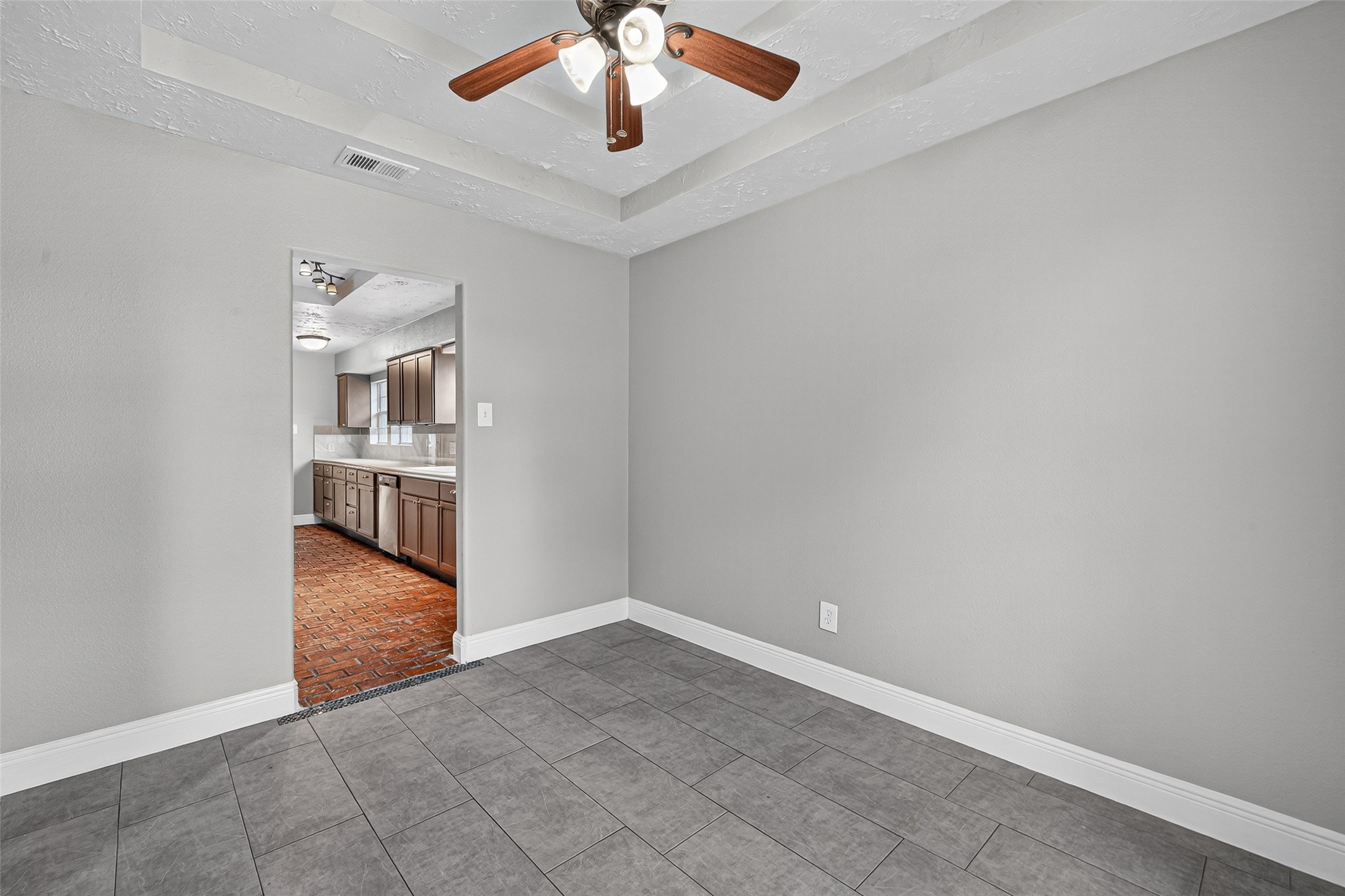 2006 Millhouse Road Houston, TX 77073 - Photo 9 of 42 Breakfast/dining