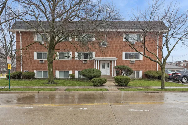 $165,000 | 727 South Maple Avenue, Unit 100, Oak Park, IL 60304