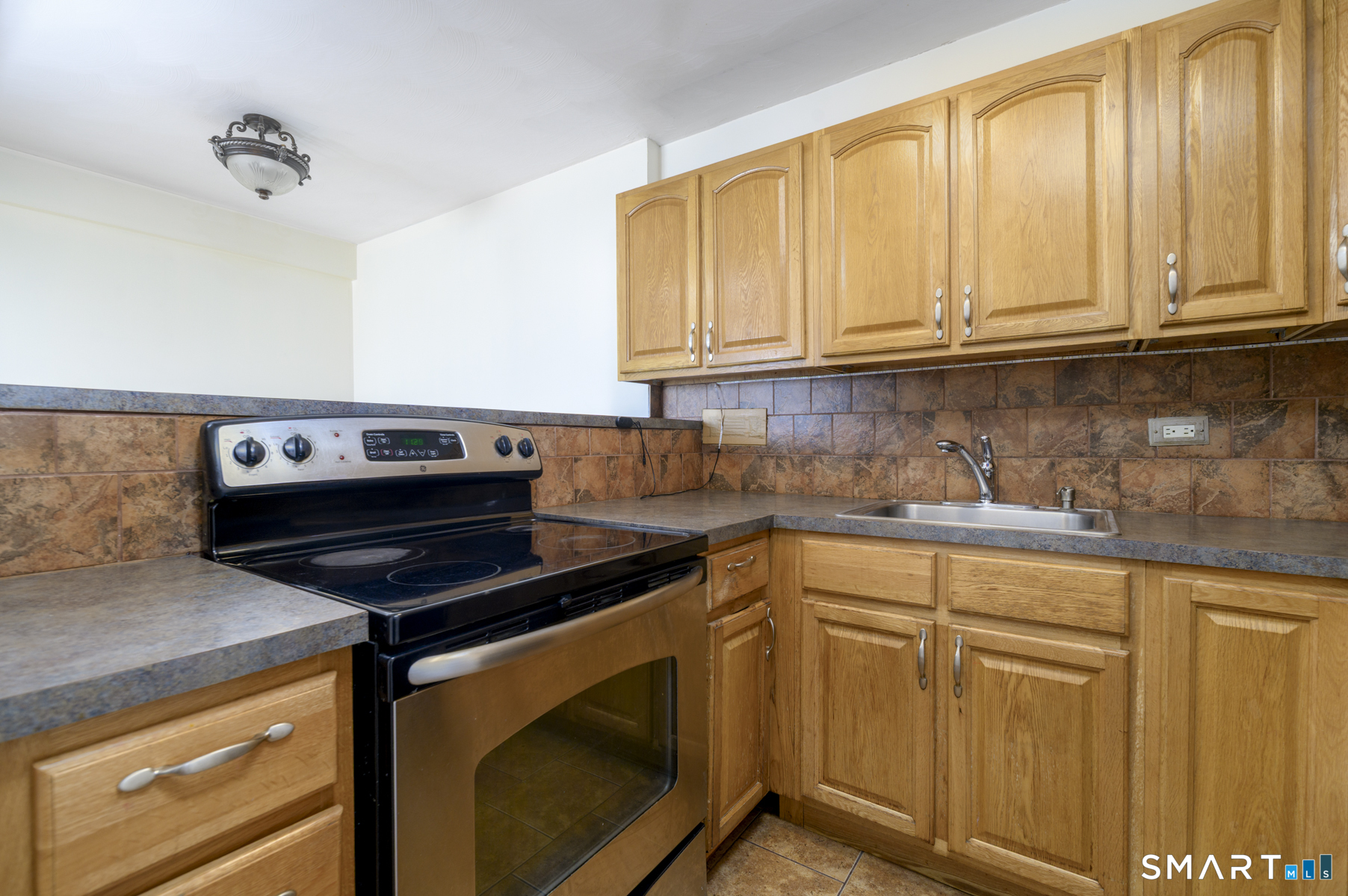 87 Glenbrook Road, Unit 7F Stamford, CT 06902 - Photo 7 of 18 Gallery Image 7