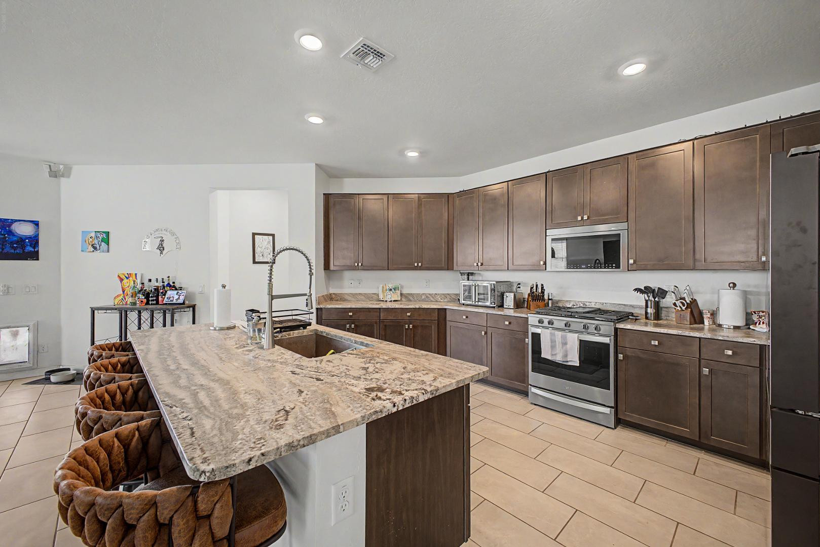 2548 West Grenadine Road Phoenix, AZ 85041 - Photo 11 of 34
