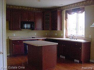 853 Enchantment Drive Rochester, MI 48307 - Photo 9 of 22 Kitchen