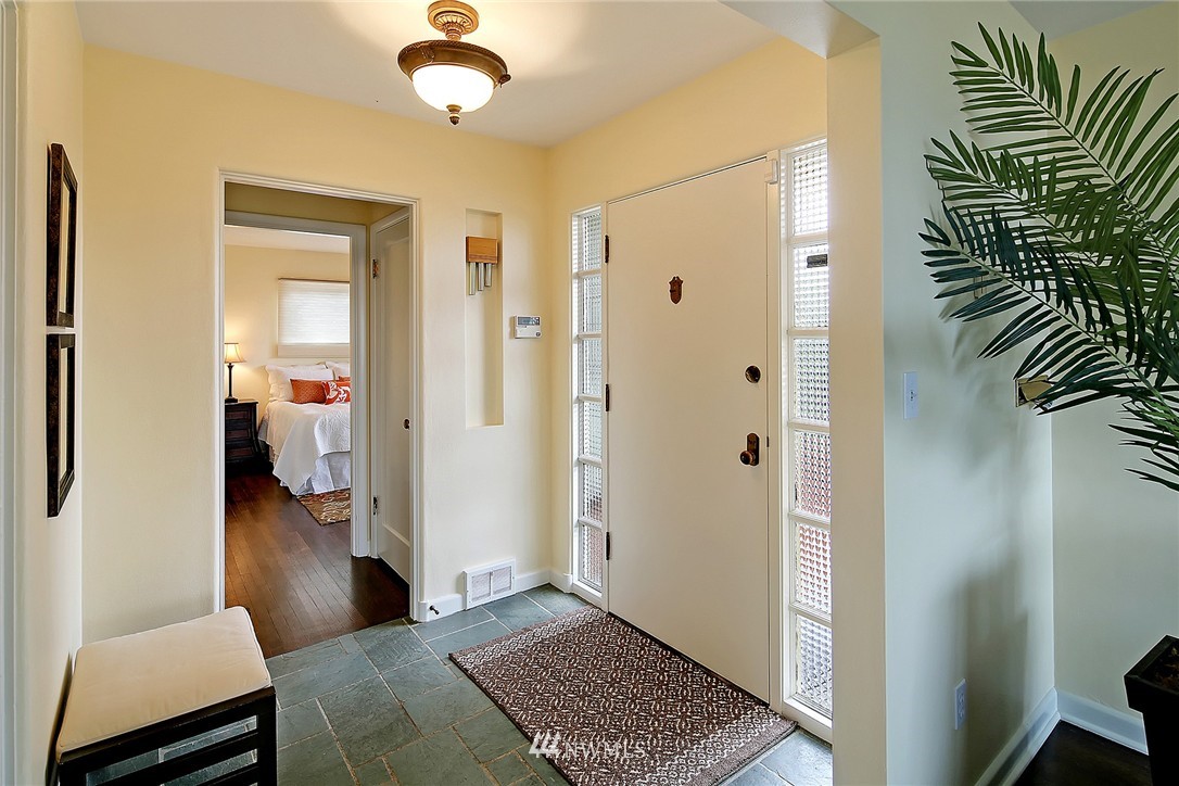 3916 Southwest Frontenac Street Seattle, WA 98136 - Photo 3 of 25