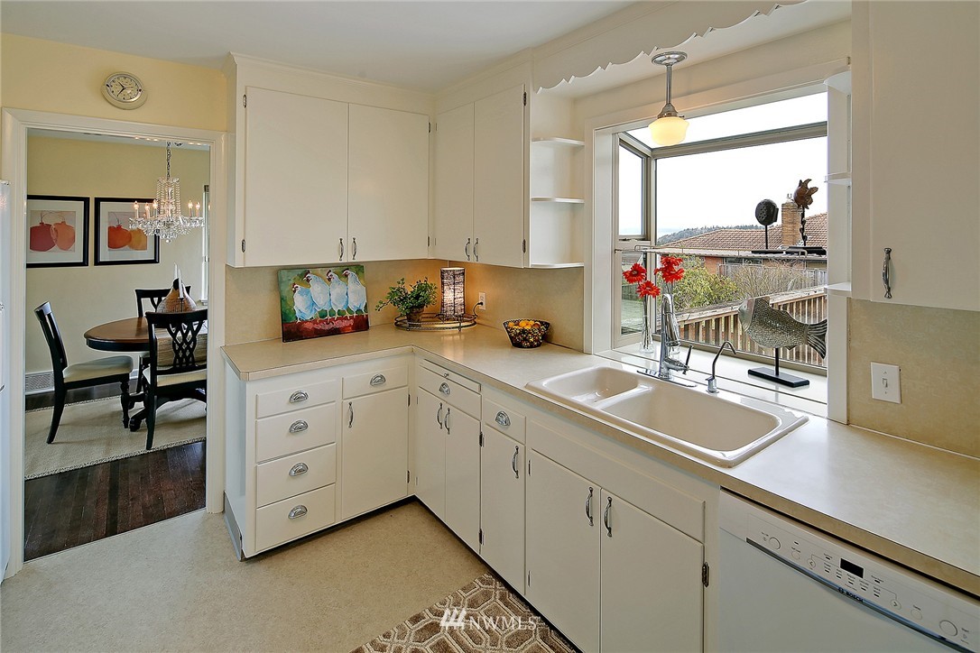 3916 Southwest Frontenac Street Seattle, WA 98136 - Photo 8 of 25