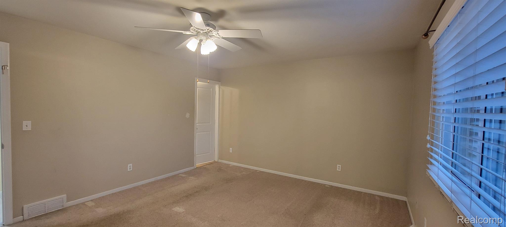 2740 Lake Angelus Road Waterford, MI 48329 - Photo 18 of 52 Gallery Image 18
