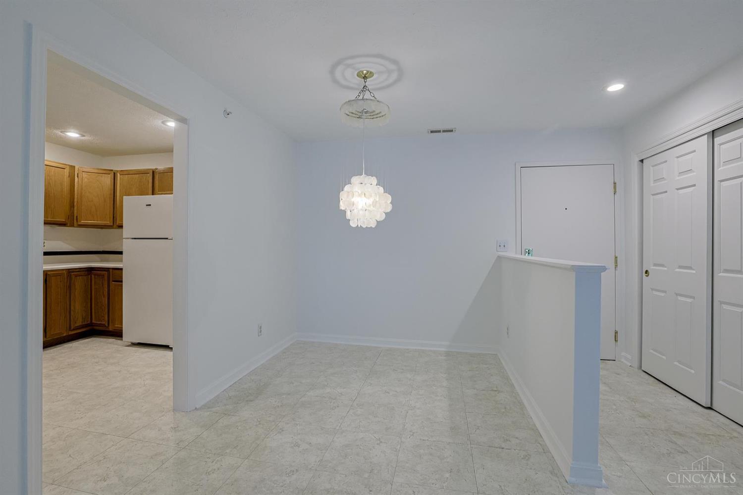 4341 Regency Ridge Court, Unit 303 Cincinnati, OH 45248 - Photo 9 of 25