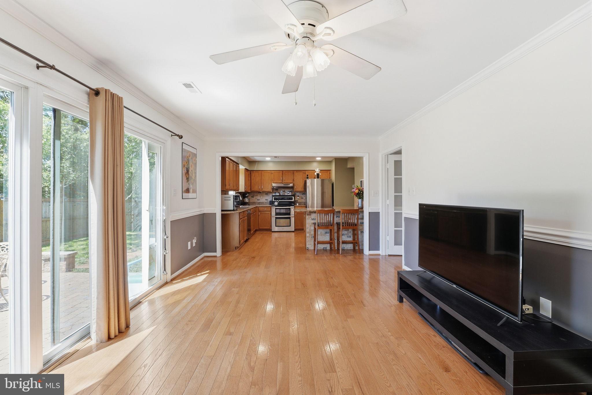10275 Racquet Circle Manassas, VA 20110 - Photo 5 of 21 Family Room
