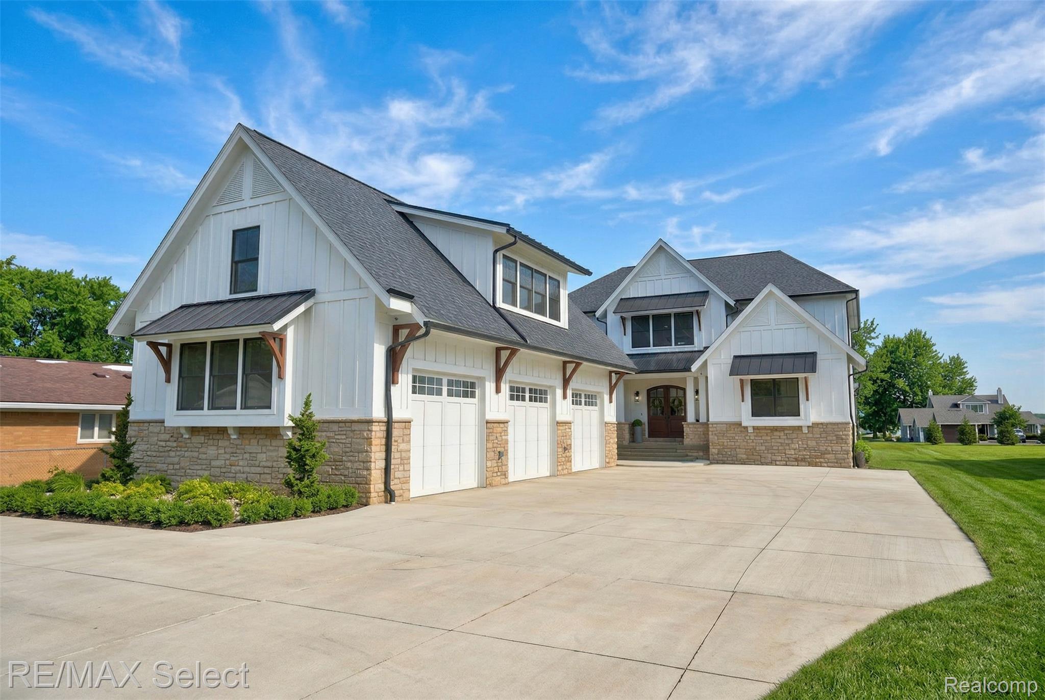 2208 Grove Park Road Fenton, MI 48430 - Photo 11 of 73 2208 Grove Park Rd 016.jpg