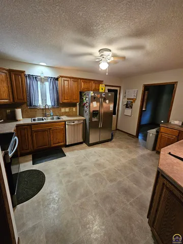 $264,500 | 2925 Rio Vista Drive, Emporia, KS 66801