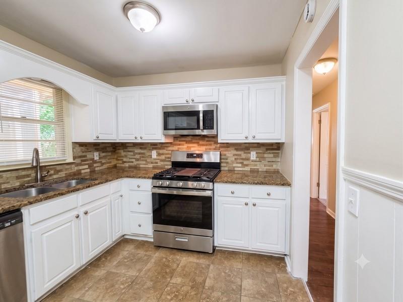 1026 Casa Drive Clarkston, GA 30021 - Photo 5 of 25
