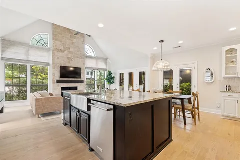 $985,000 | 6135 Belmont Avenue, Dallas, TX 75214