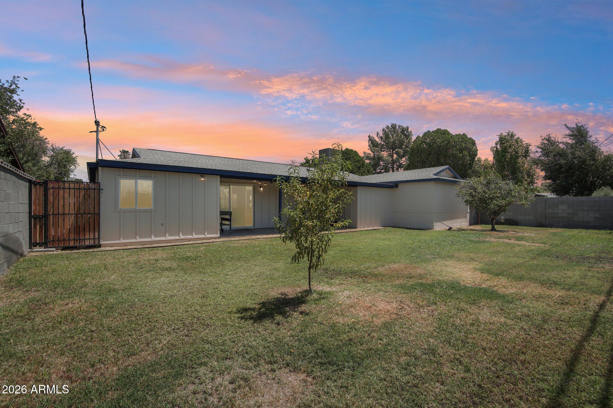 2401 West Echo Lane Phoenix, AZ 85021 - Photo 39 of 40 46-web-or-mls-VT-2706-1