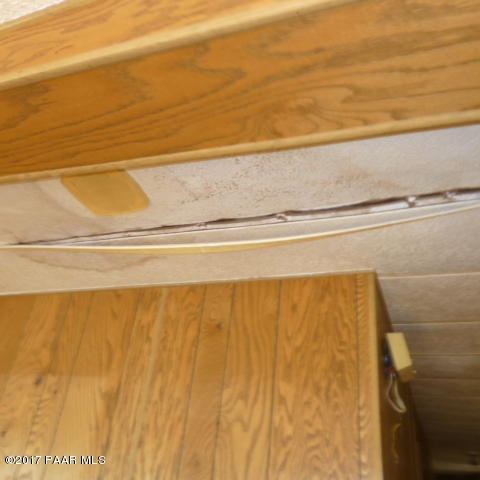 116 West Off Ten Tank Road Williams, AZ 86046 - Photo 3 of 24 LR Ceiling