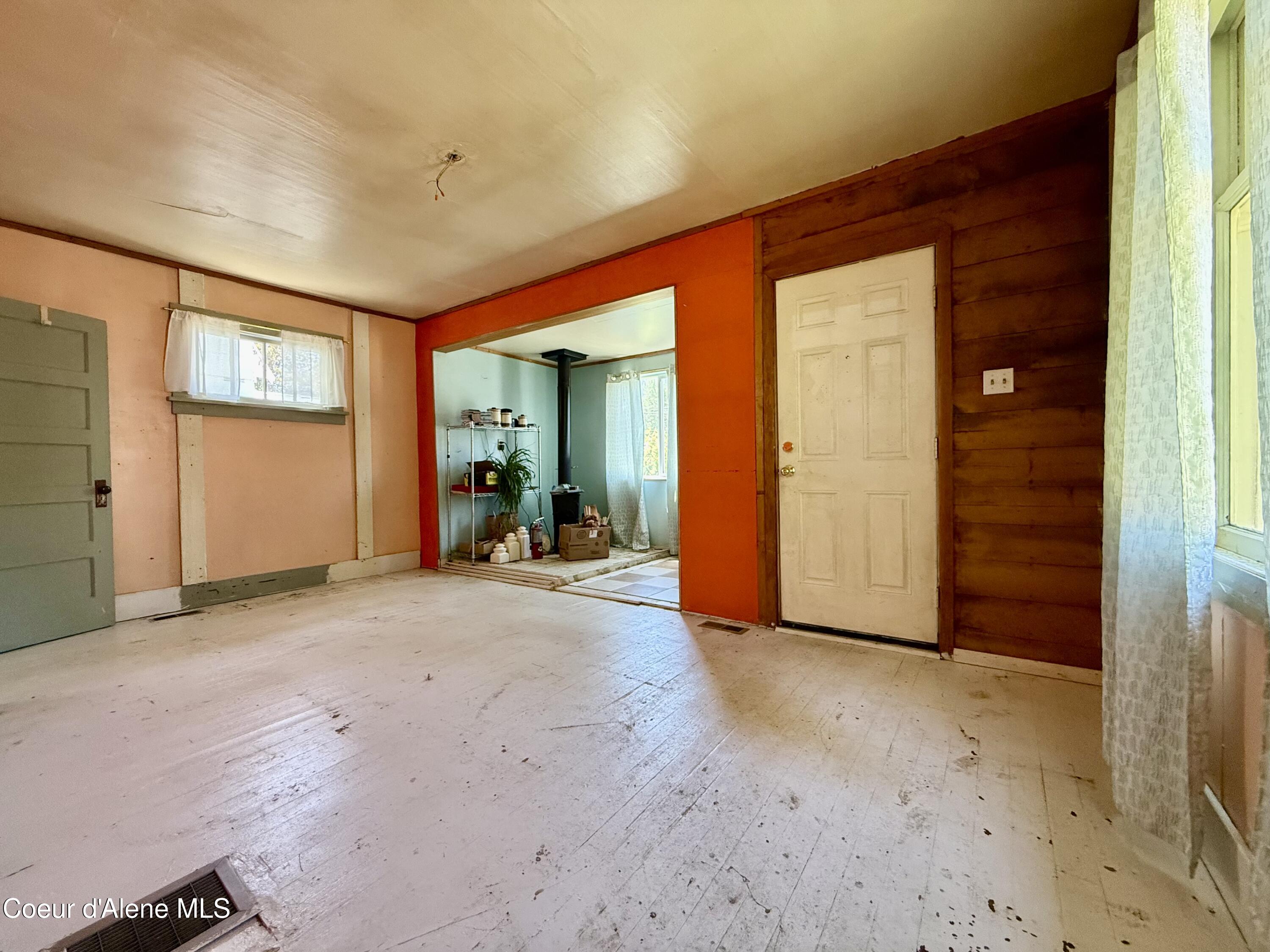 517 Hunter Street Mullan, ID 83846 - Photo 3 of 20 Living Room