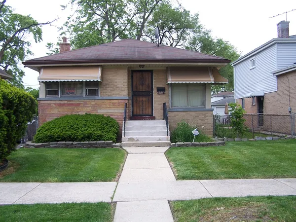 $220,000 | 1924 South 15th Avenue, Broadview, IL 60155