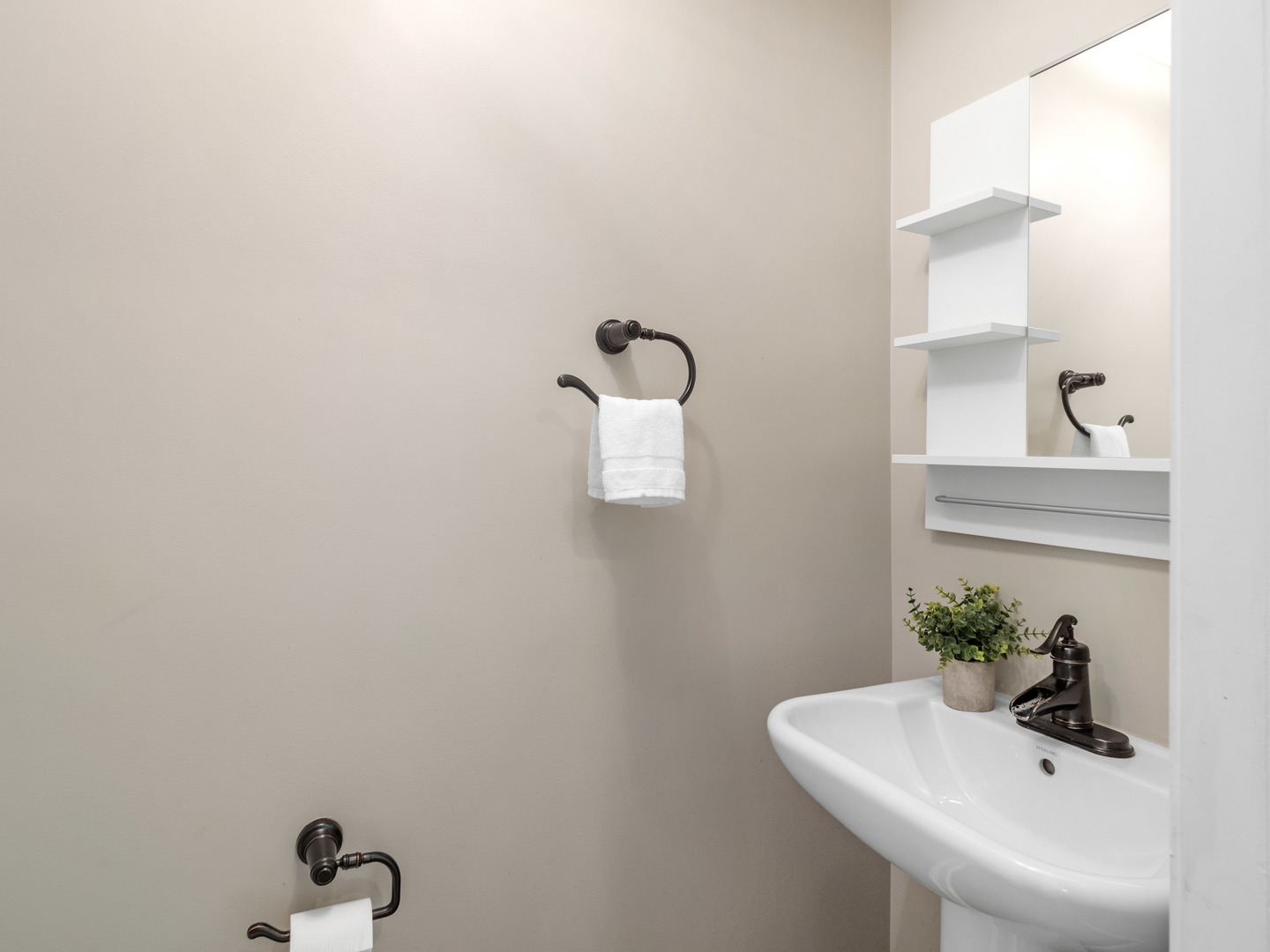 640 Hunter Road Glenview, IL 60025 - Photo 24 of 34 a bathroom with a sink mirror and vanity