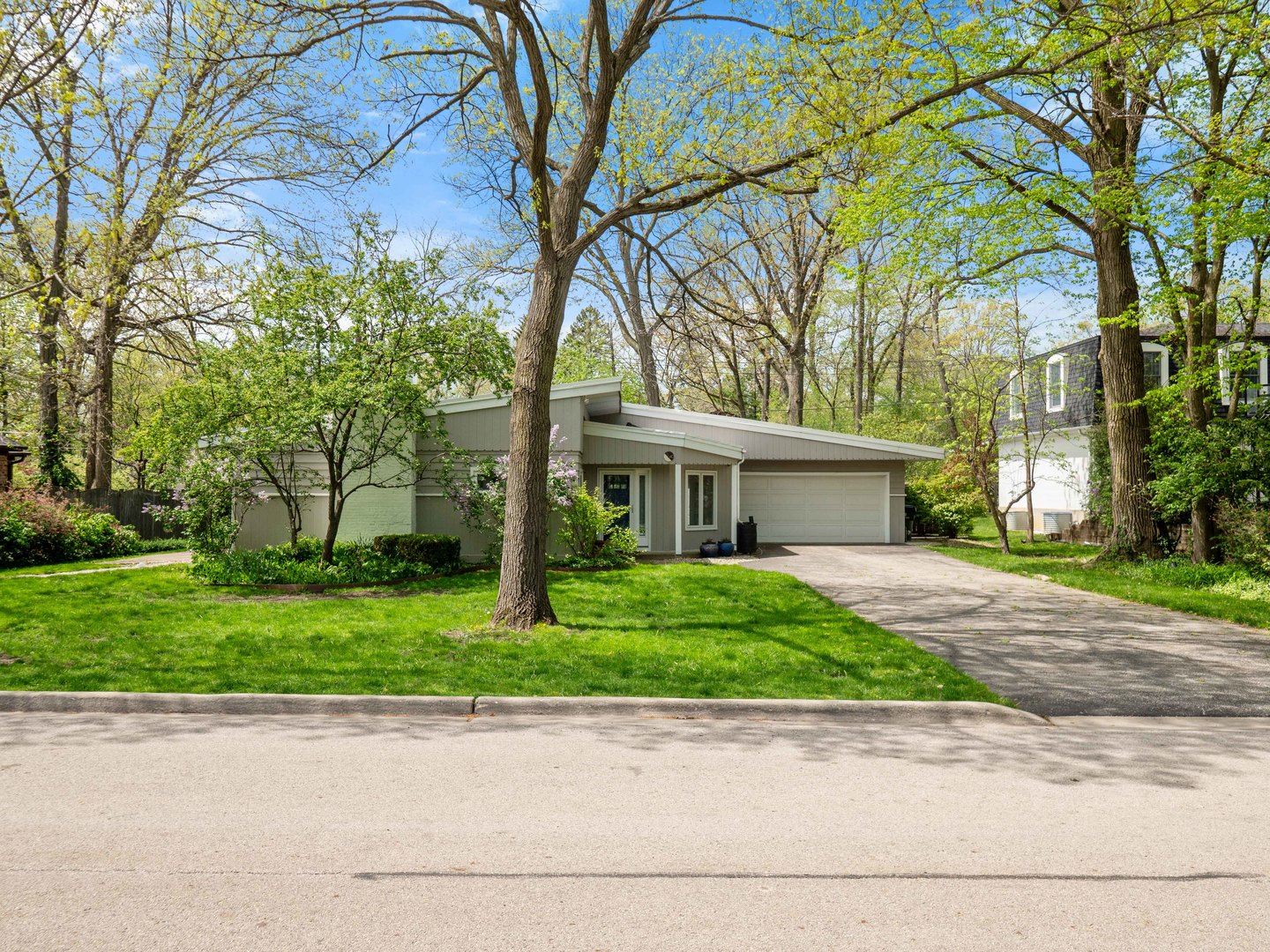 640 Hunter Road Glenview, IL 60025 - Photo 33 of 34 a front view of a house with a garden and trees