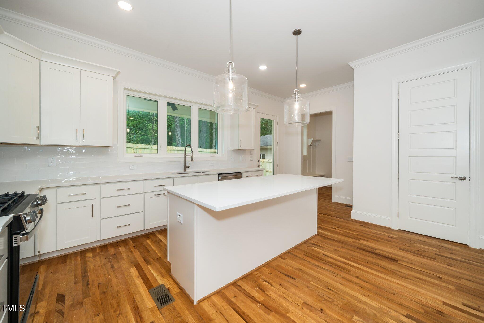905 Deboy Street Raleigh, NC 27606 - Photo 11 of 33 12-web-or-mls-905 Deboy (8 of 33)