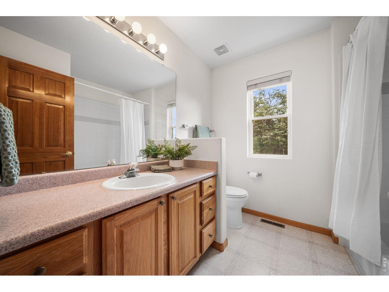 4014 Carrick Road Fort Collins, CO 80525 - Photo 23 of 41 Main floor full bath