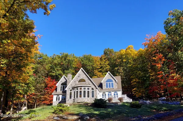 $899,000 | 8 Kickapoo Drive, Hazleton, PA 18202