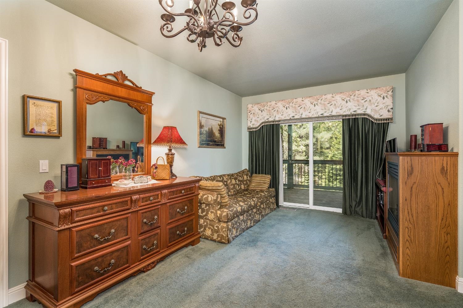 7703 Forest Drive Fish Camp, CA 93623 - Photo 33 of 48 a bed room with a bed mirror and a window