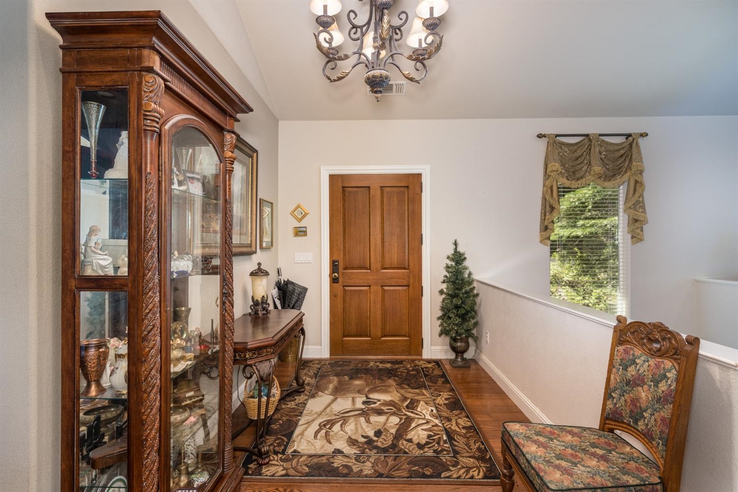 7703 Forest Drive Fish Camp, CA 93623 - Photo 6 of 48 a living room with furniture and a window