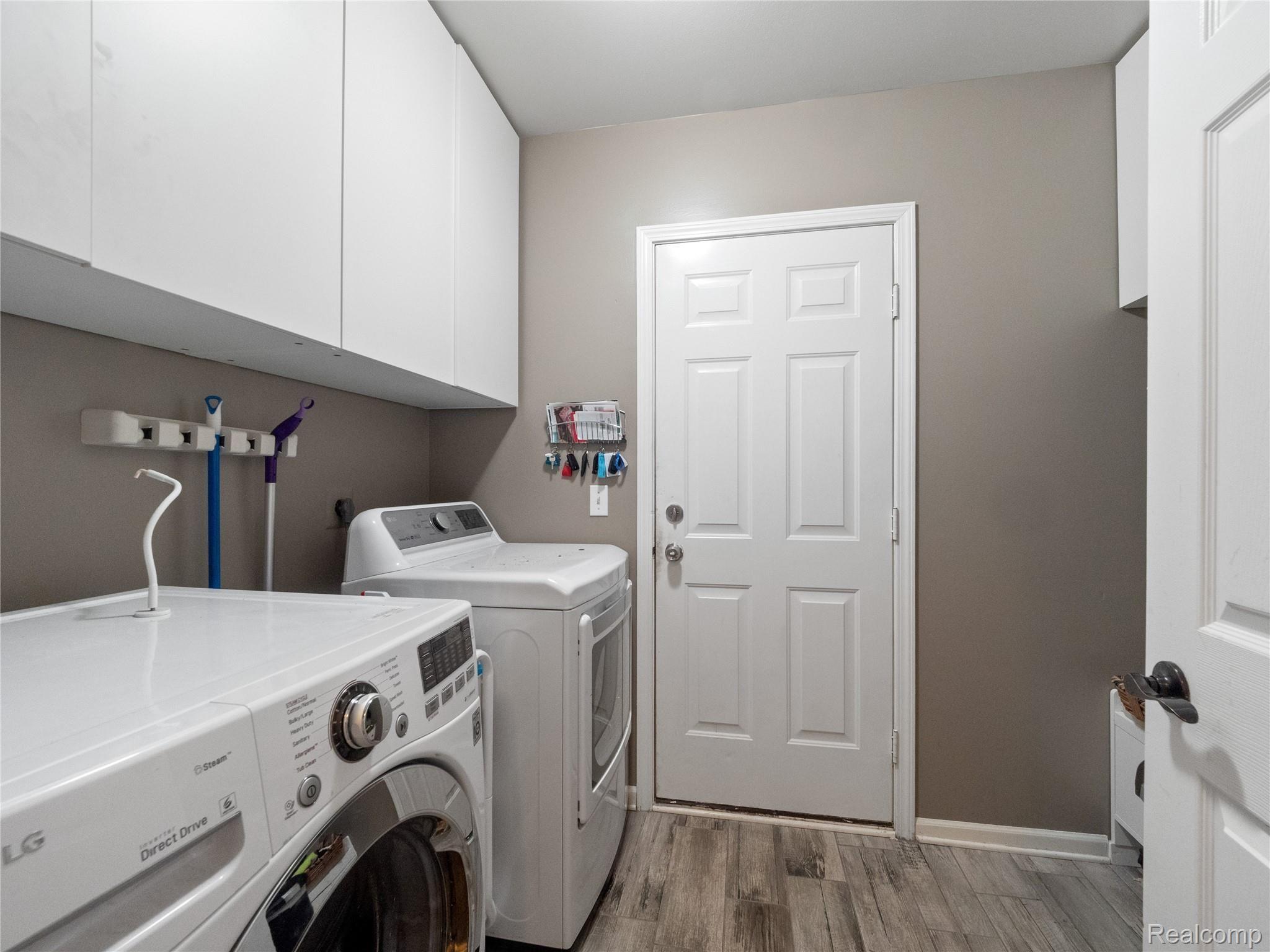 796 Caribou Court Rochester, MI 48307 - Photo 19 of 40 LAUNDRY ROOM