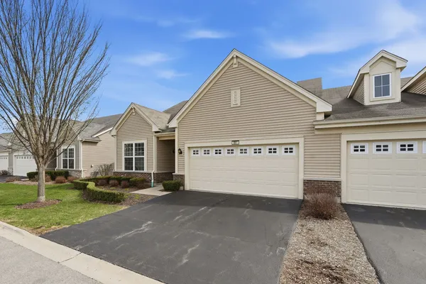 $390,000 | 561 Autumn Circle, Pingree Grove, IL 60140