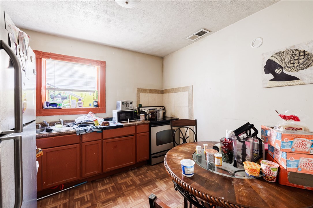 555 Garson Avenue Rochester, NY 14609 - Photo 15 of 23