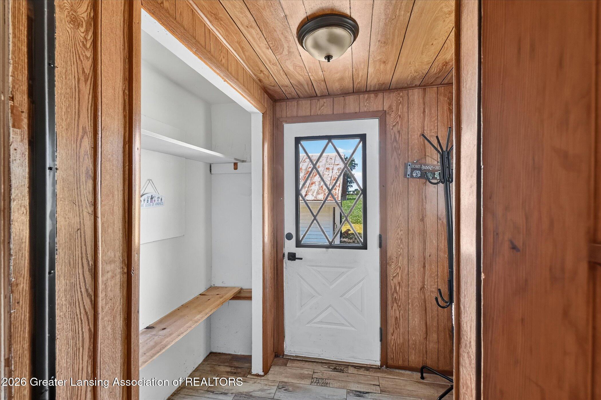 6292 East Gratiot Road Elsie, MI 48831 - Photo 5 of 46 09-6292-E-Gratiot-Rd-Bannister-WindowSti