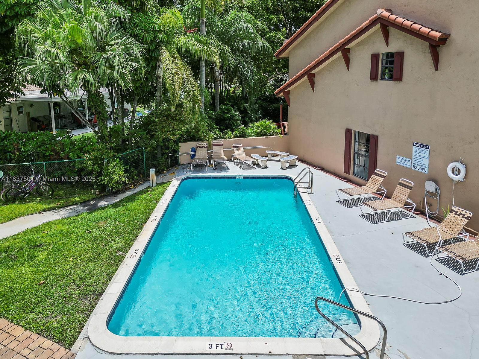 10942 West Sample Road, Unit E1 Coral Springs, FL 33065 - Photo 31 of 32 a view of a backyard with sitting area