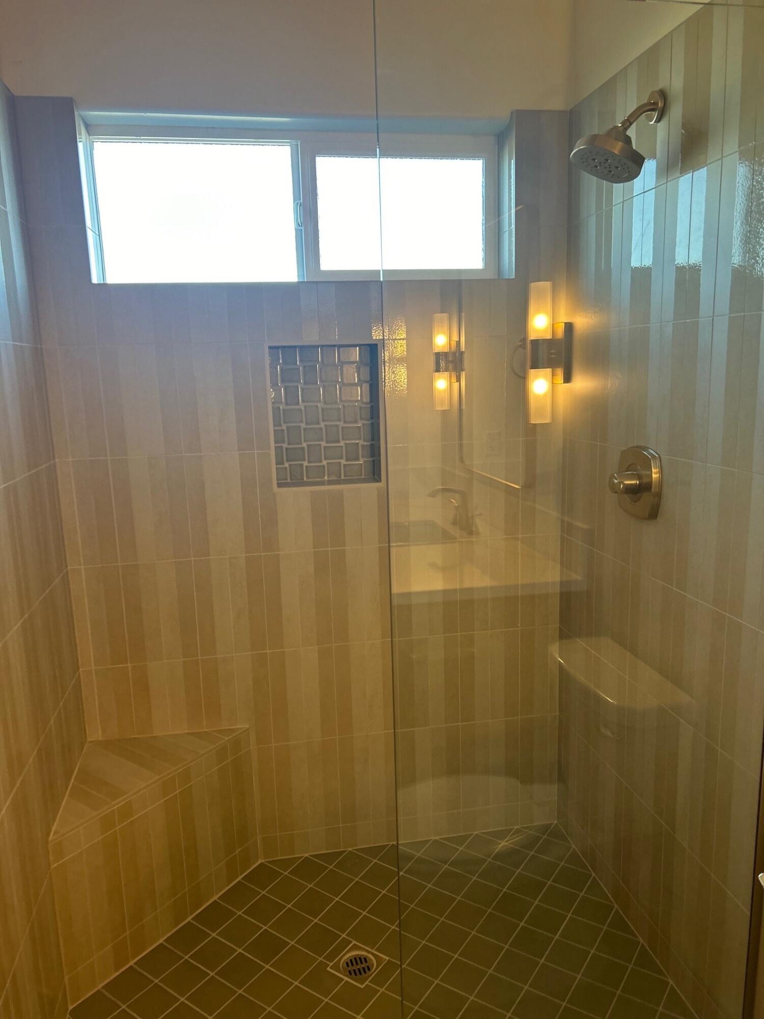 952 Hidden Ridge Tulare, CA 93274 - Photo 14 of 23 Bathroom