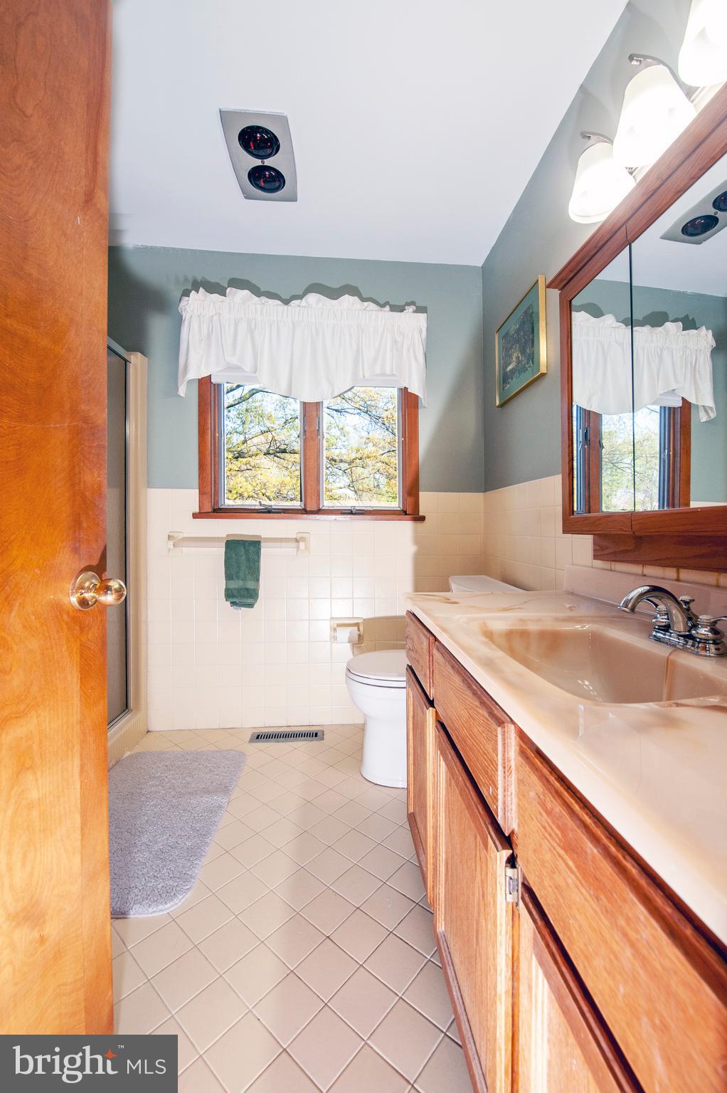 513 Flora Circle Springfield, PA 19064 - Photo 14 of 28 a bathroom with a granite countertop sink a large mirror and a bathtub