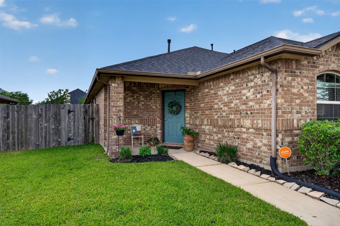 19 Rodeo Bend Drive Manvel, TX 77578 - Photo 2 of 30