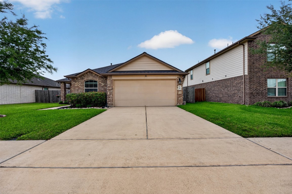 19 Rodeo Bend Drive Manvel, TX 77578 - Photo 3 of 30