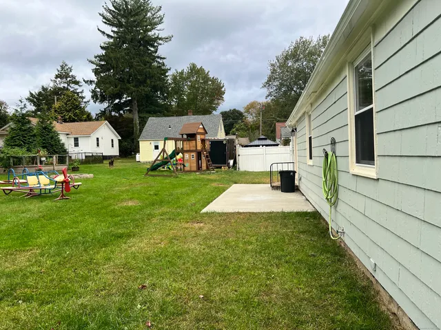 a view of a yard in front of house