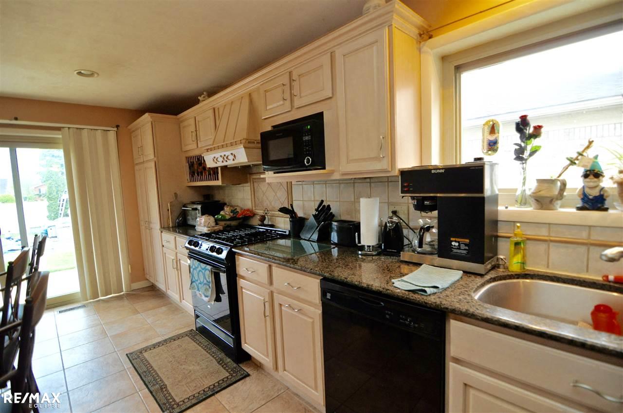 47026 Rosemary Road Macomb, MI 48044 - Photo 6 of 24 31318563-5.JPG