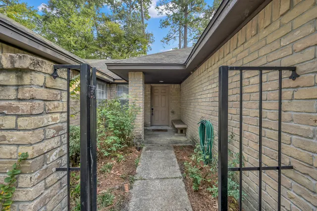 a view of a pathway of a house