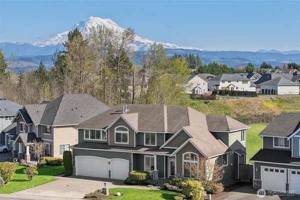 $800,000 | 13514 168th St Court East, Puyallup, WA 98374