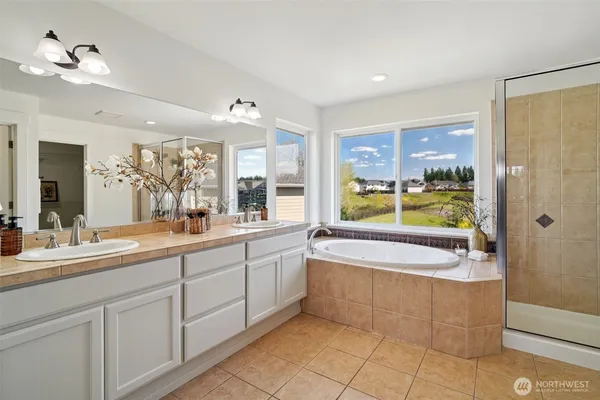 $800,000 | 13514 168th St Court East, Puyallup, WA 98374