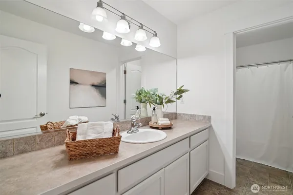 $800,000 | 13514 168th St Court East, Puyallup, WA 98374