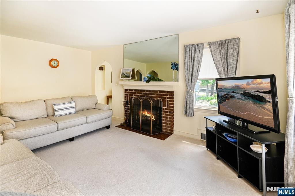 111 Jackson Avenue Wayne, NJ 07470 - Photo 2 of 27