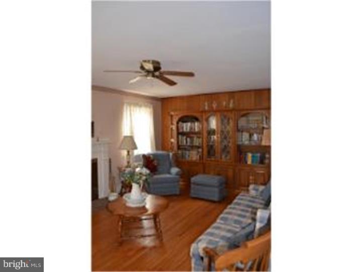 1415 Prospect Ridge Boulevard Haddon Heights, NJ 08035 - Photo 5 of 25 Living Room