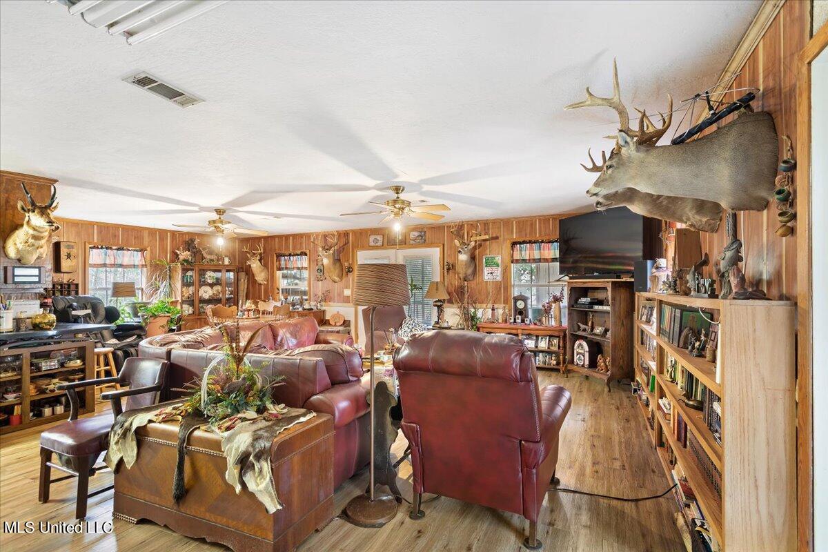 100 Camp Road Wiggins, MS 39577 - Photo 4 of 34 04-Living Room
