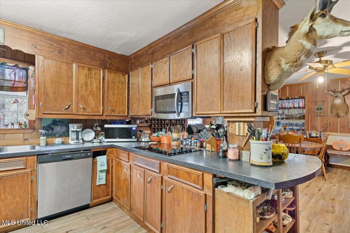 100 Camp Road Wiggins, MS 39577 - Photo 8 of 34 08-Kitchen