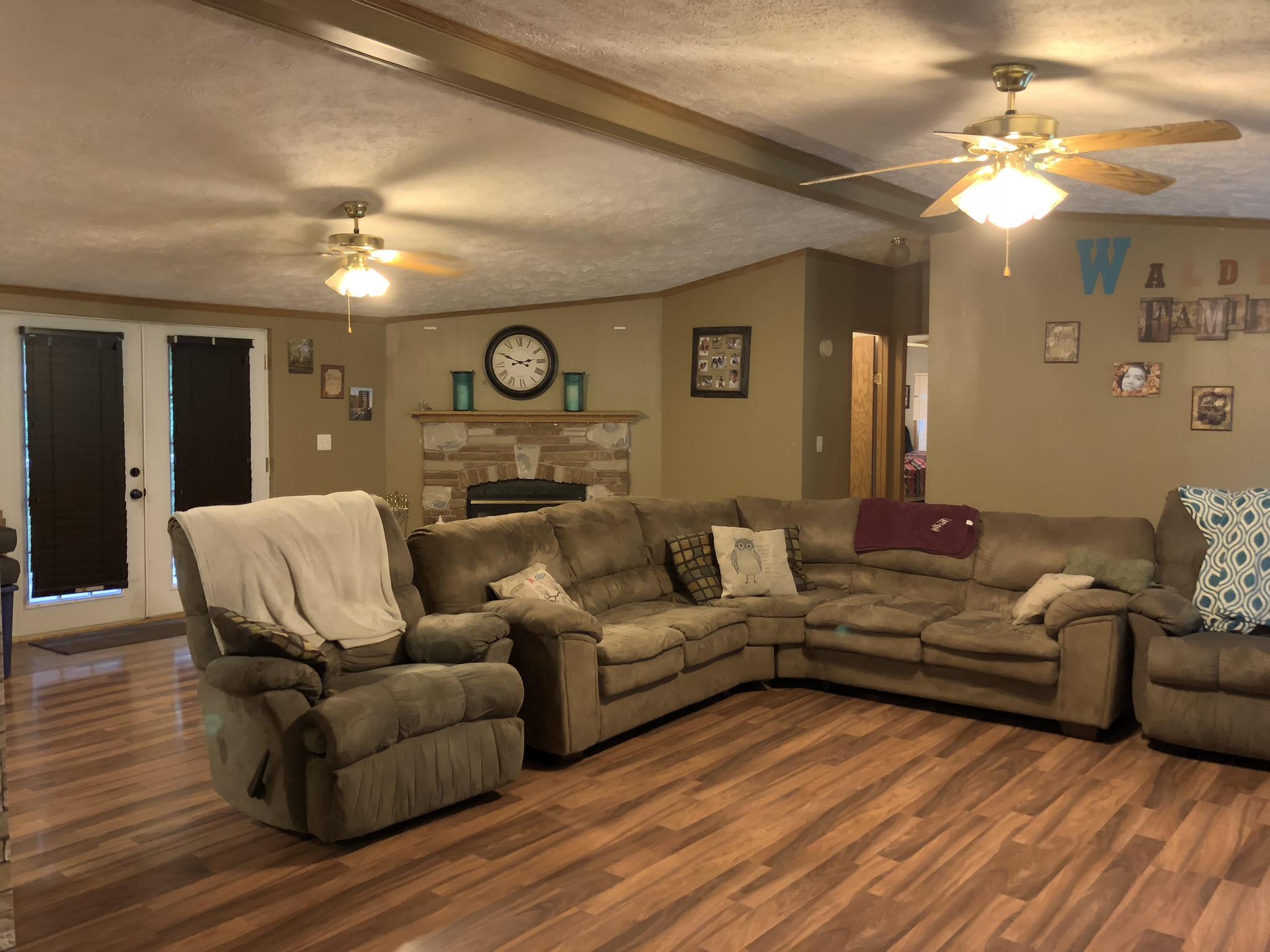 399 Brock Road Charlotte, TN 37036 - Photo 2 of 22 Large living area!