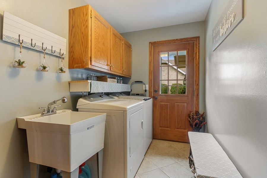 709 South Anderson Road New Lenox, IL 60451 - Photo 24 of 28 a utility room with a sink washer and dryer