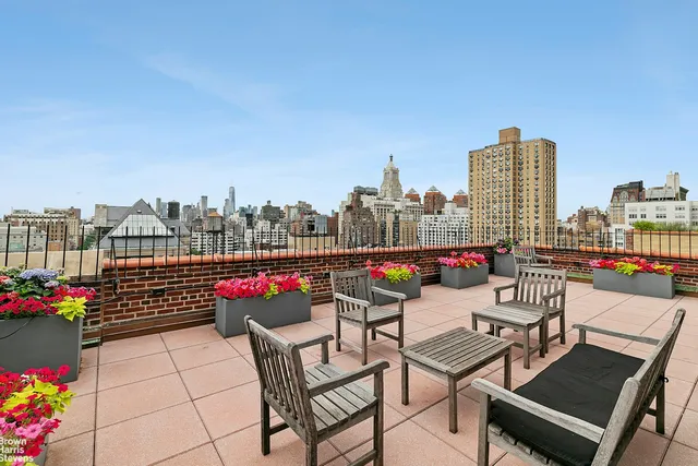 $859,000 | 242 East 19th Street, Unit 7E | Gramercy